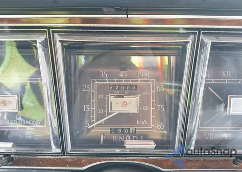 1984 Lincoln Town Car z USA, uszkodzony, nr VIN 1LNBP96F8EY706254